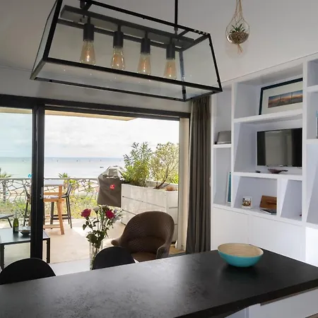 Le Reve, Les Pieds Dans L'eau, Face A L'ile De Re *