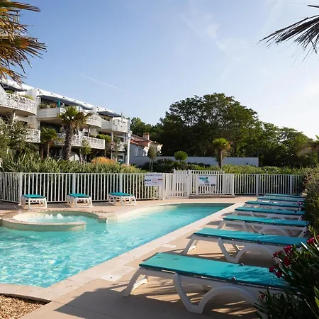 Le Reve, Les Pieds Dans L'eau, Face A L'ile De Re