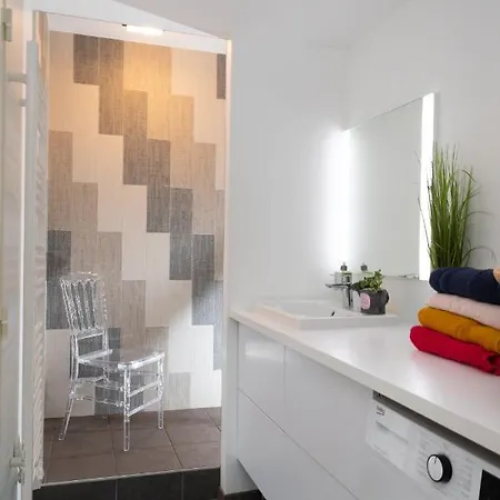 Le Reve, Les Pieds Dans L'eau, Face A L'ile De Re