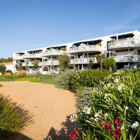 Le Reve, Les Pieds Dans L'eau, Face A L'ile De Re