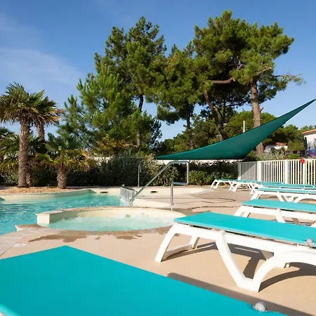 Le Reve, Les Pieds Dans L'eau, Face A L'ile De Re *