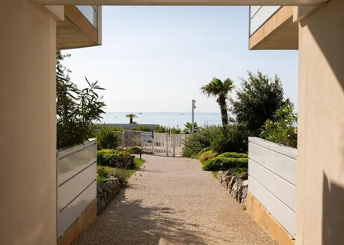 Le Reve, Les Pieds Dans L'eau, Face A L'ile De Re