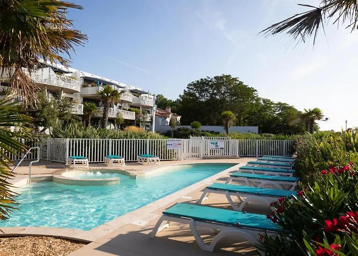 Le Reve, Les Pieds Dans L'eau, Face A L'ile De Re