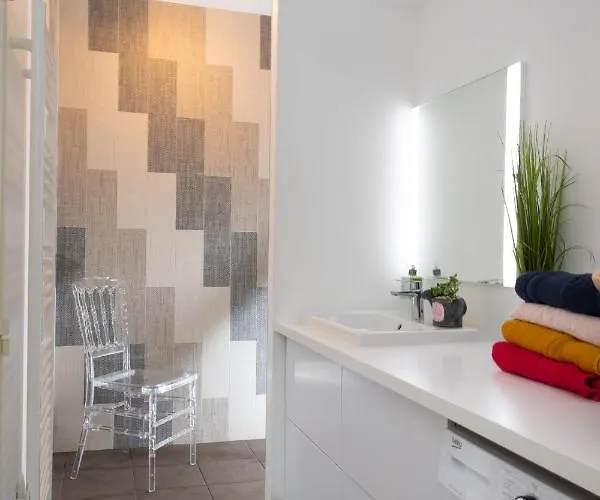 Le Reve, Les Pieds Dans L'eau, Face A L'ile De Re