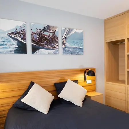 Le Reve, Les Pieds Dans L'eau, Face A L'ile De Re