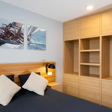 Le Reve, Les Pieds Dans L'eau, Face A L'ile De Re