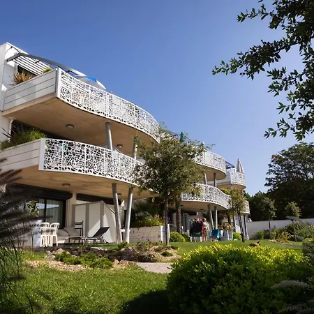 Le Reve, Les Pieds Dans L'eau, Face A L'ile De Re *