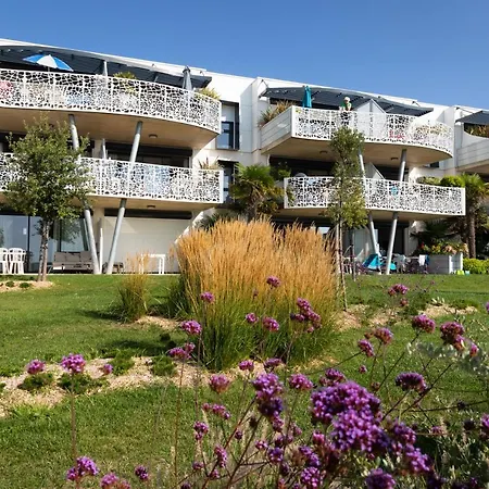 Le Reve, Les Pieds Dans L'eau, Face A L'ile De Re *