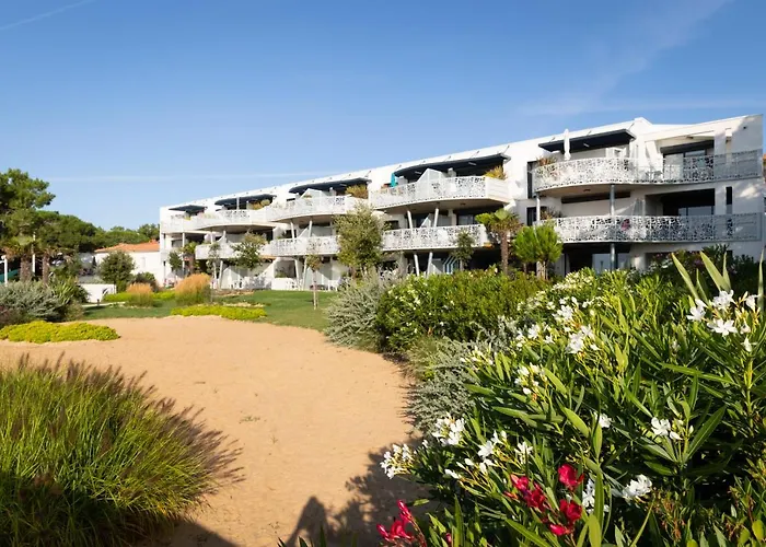 Le Reve, Les Pieds Dans L'eau, Face A L'ile De Re